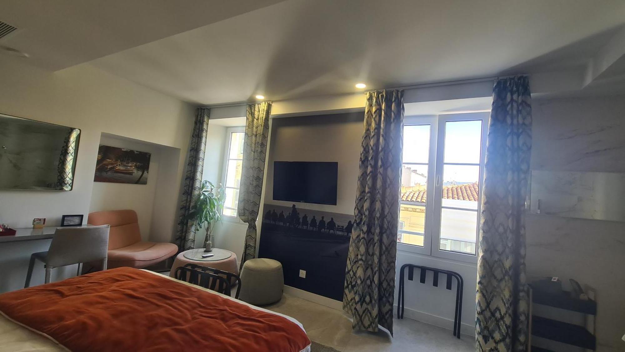 Le Petit Trianon Et Le Charme Des Suites Nice Luaran gambar