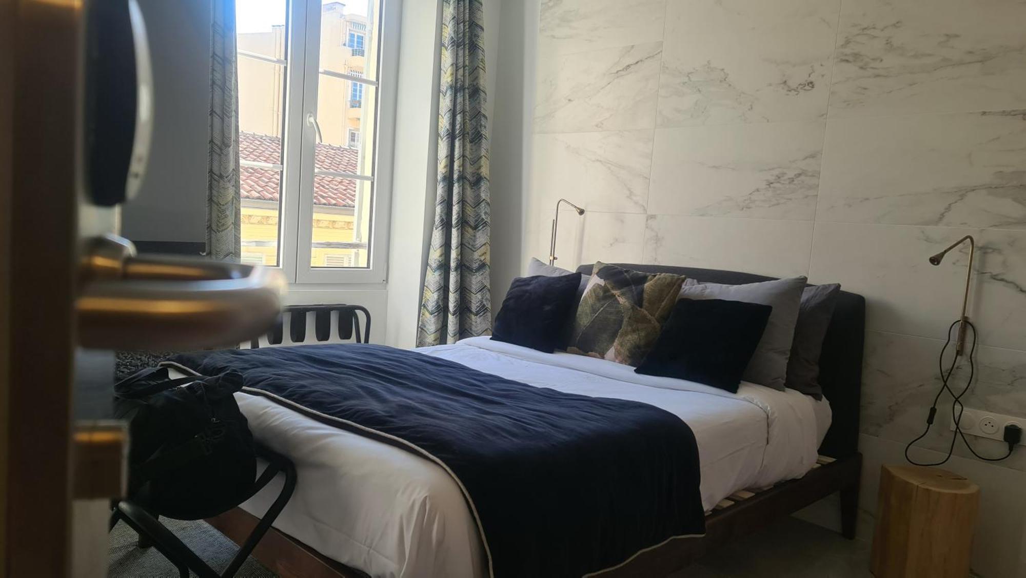 Le Petit Trianon Et Le Charme Des Suites Nice Luaran gambar
