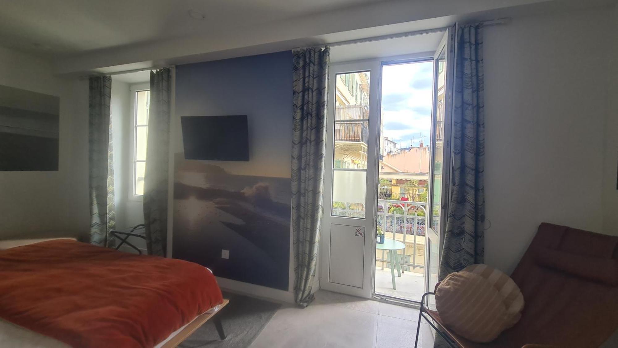 Le Petit Trianon Et Le Charme Des Suites Nice Luaran gambar