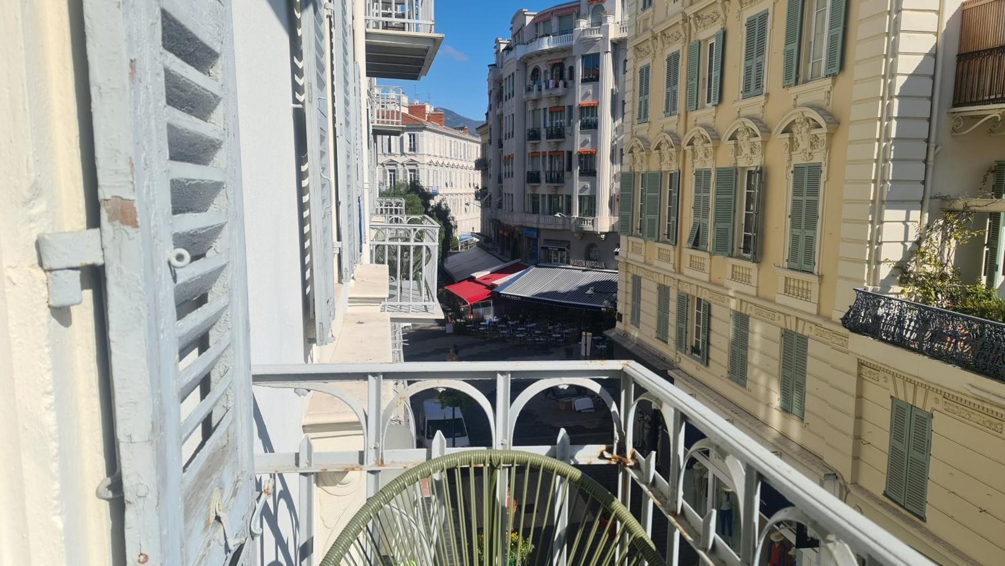 Le Petit Trianon Et Le Charme Des Suites Nice Luaran gambar