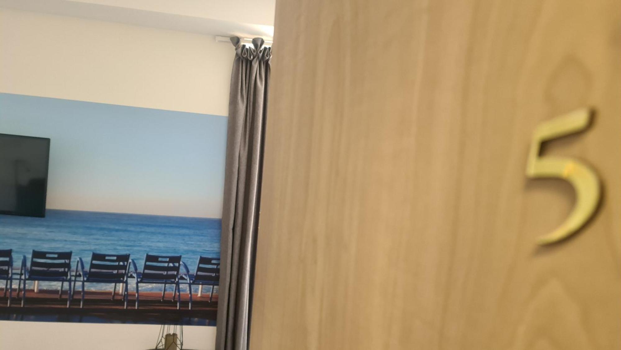 Le Petit Trianon Et Le Charme Des Suites Nice Bilik gambar